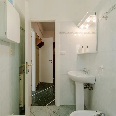 Guesthost - Bright Apartment *
