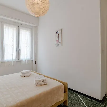 Guesthost - Bright Apartment