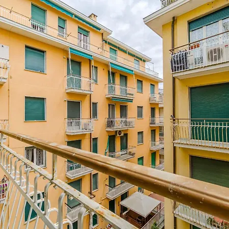 Guesthost - Bright Apartment