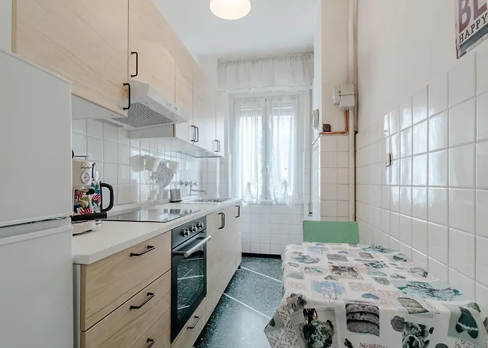 Guesthost - Bright *