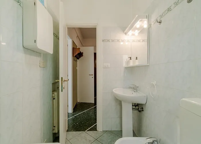 Guesthost - Bright Apartamento *